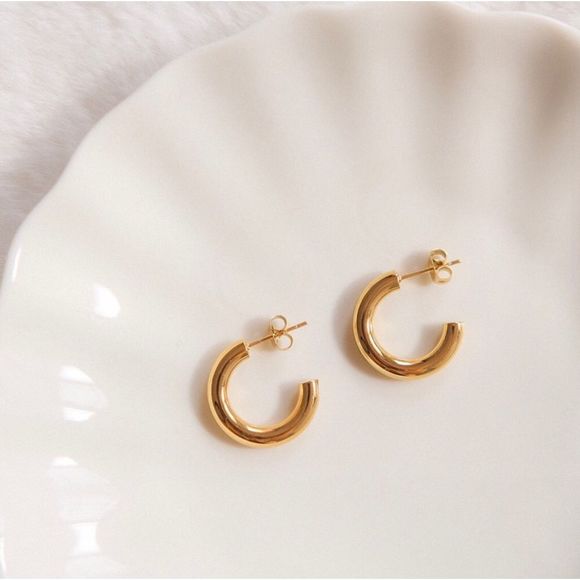 18K Solid Gold Plated Freya Minimalistic Hoops Earrings - Picture 1 of 6